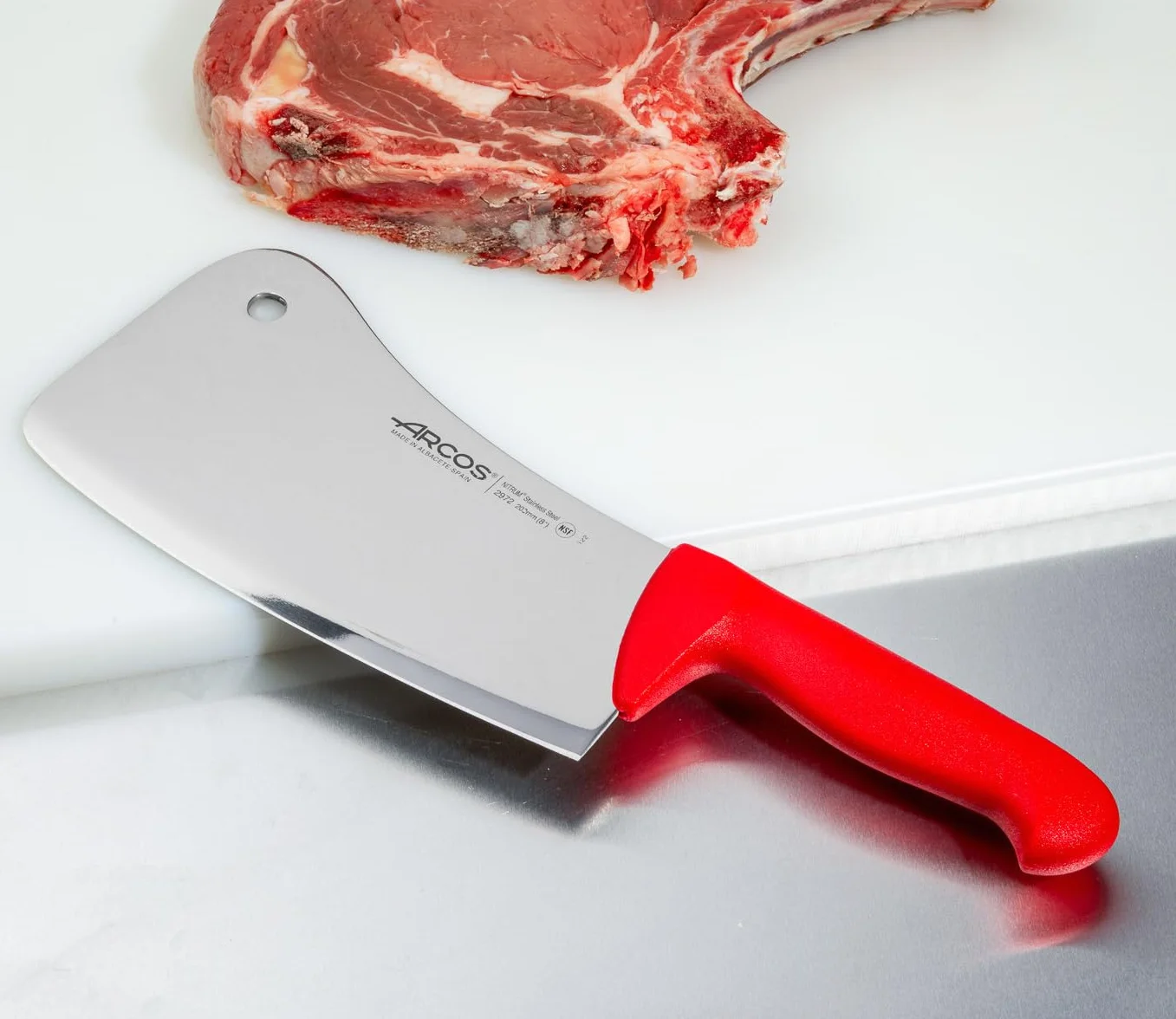 Arcos Couteau à Viande Acier Inoxydable Nitrum Lame 200 mm – Couteau de Boucher Professionnel, Poignée Ergonomique Polypropylène Rouge Série 2900