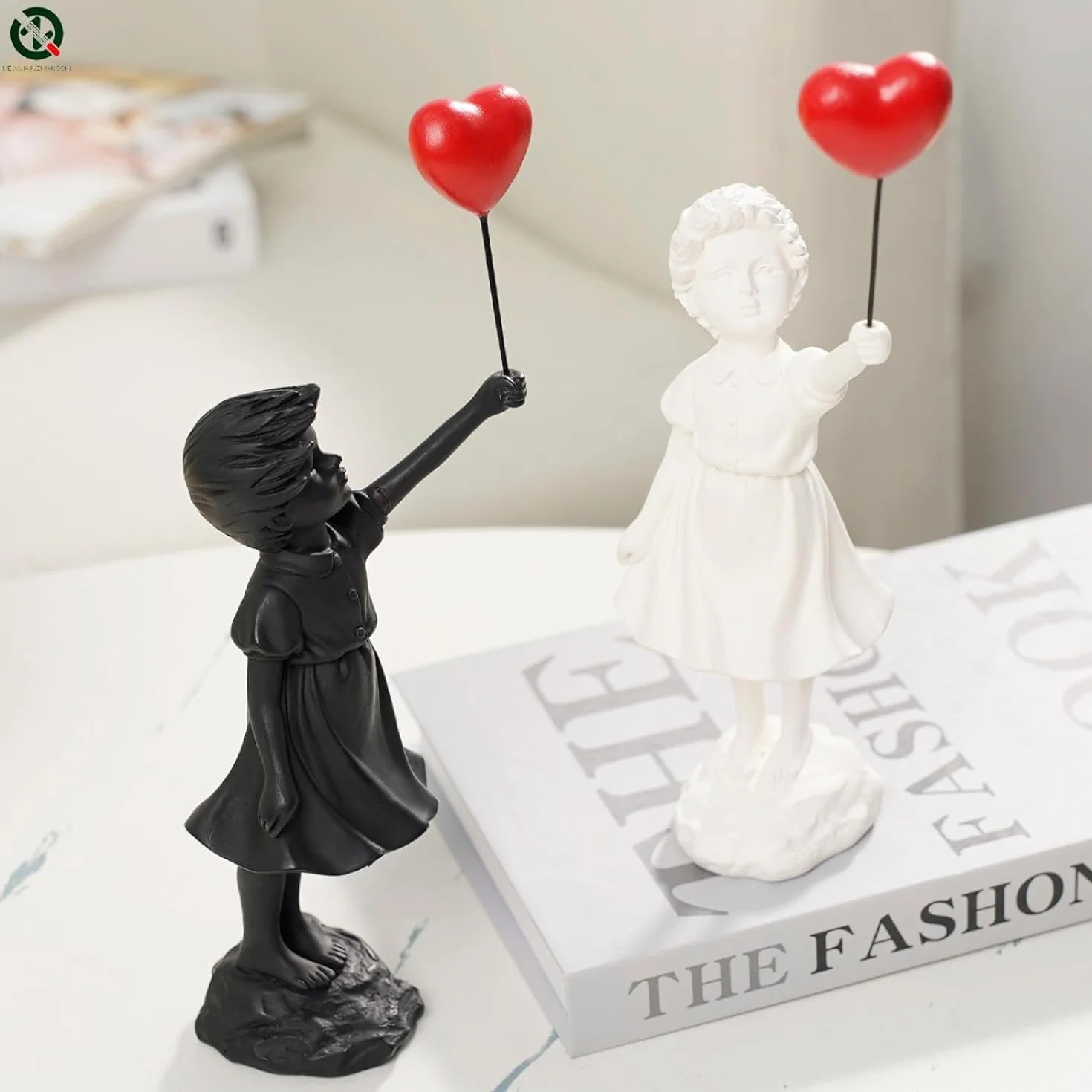 Statuette de Fille Volante en Ballon, Sculpture en Résine Noire, Décoration d'Intérieur Art Moderne