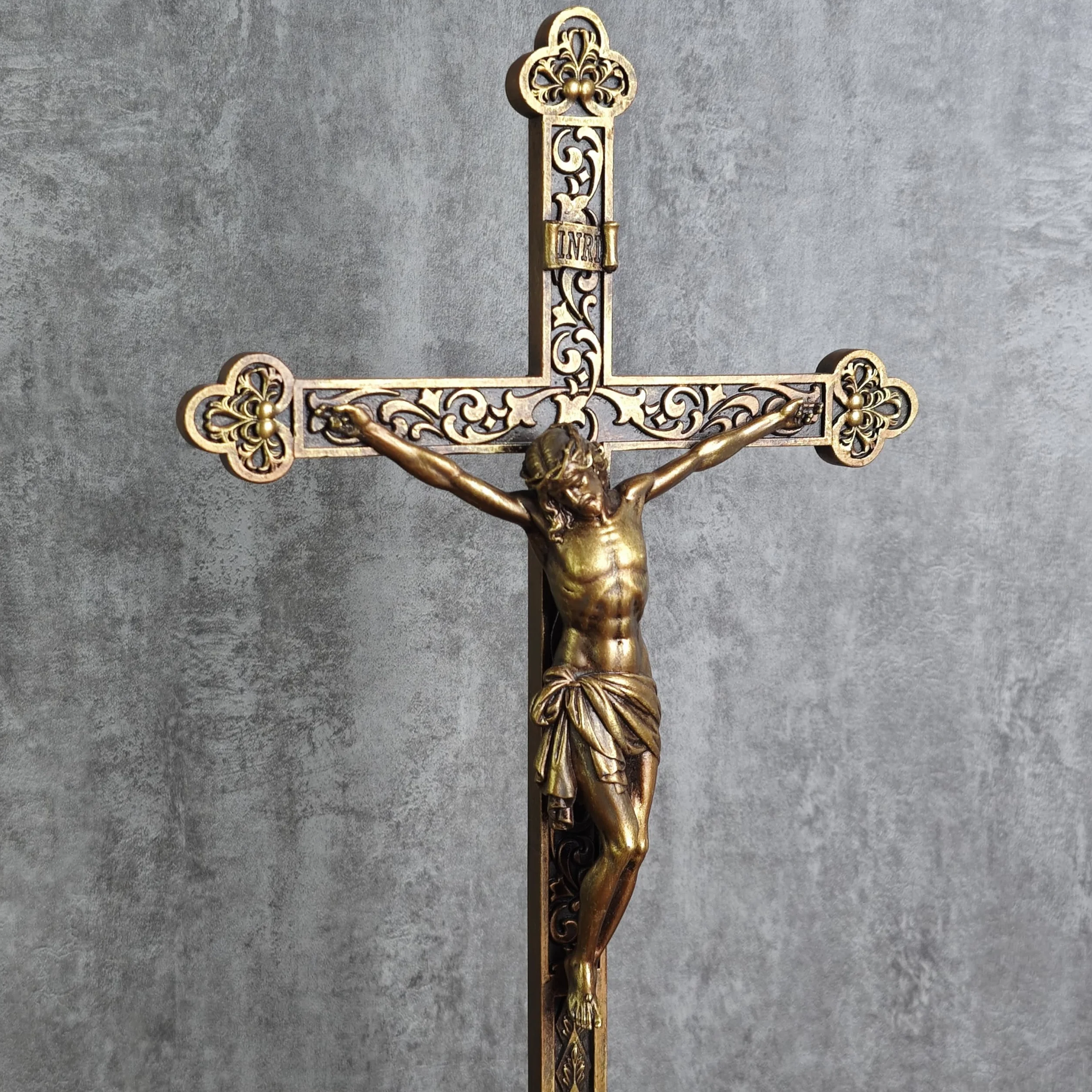 BC BUILDCLASSIC Crucifix sur pied croix religieuse peinte à la main or vintage 37,5 cm