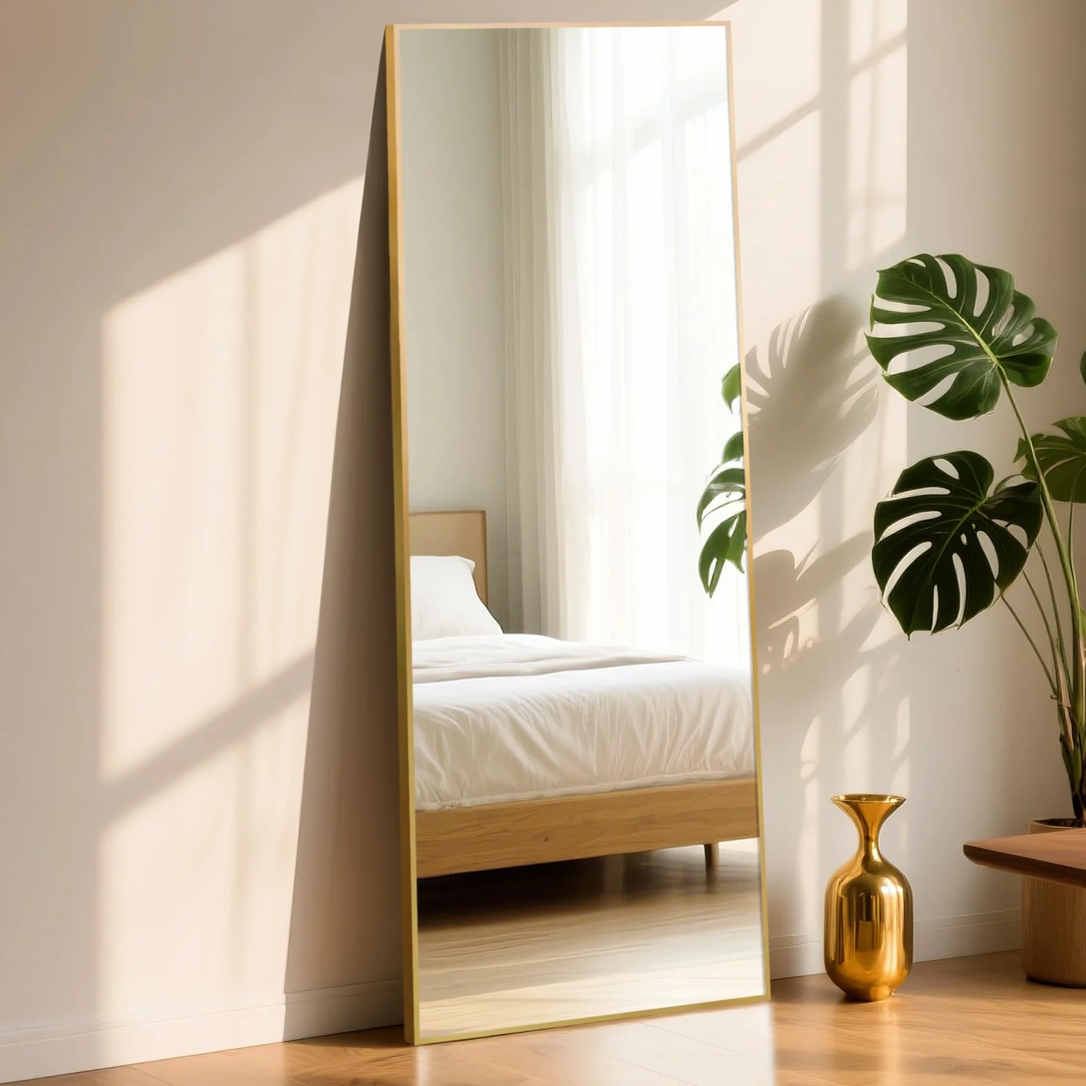 Grand miroir mural 165x60 cm cadre aluminium doré inclinable suspendu sur pied